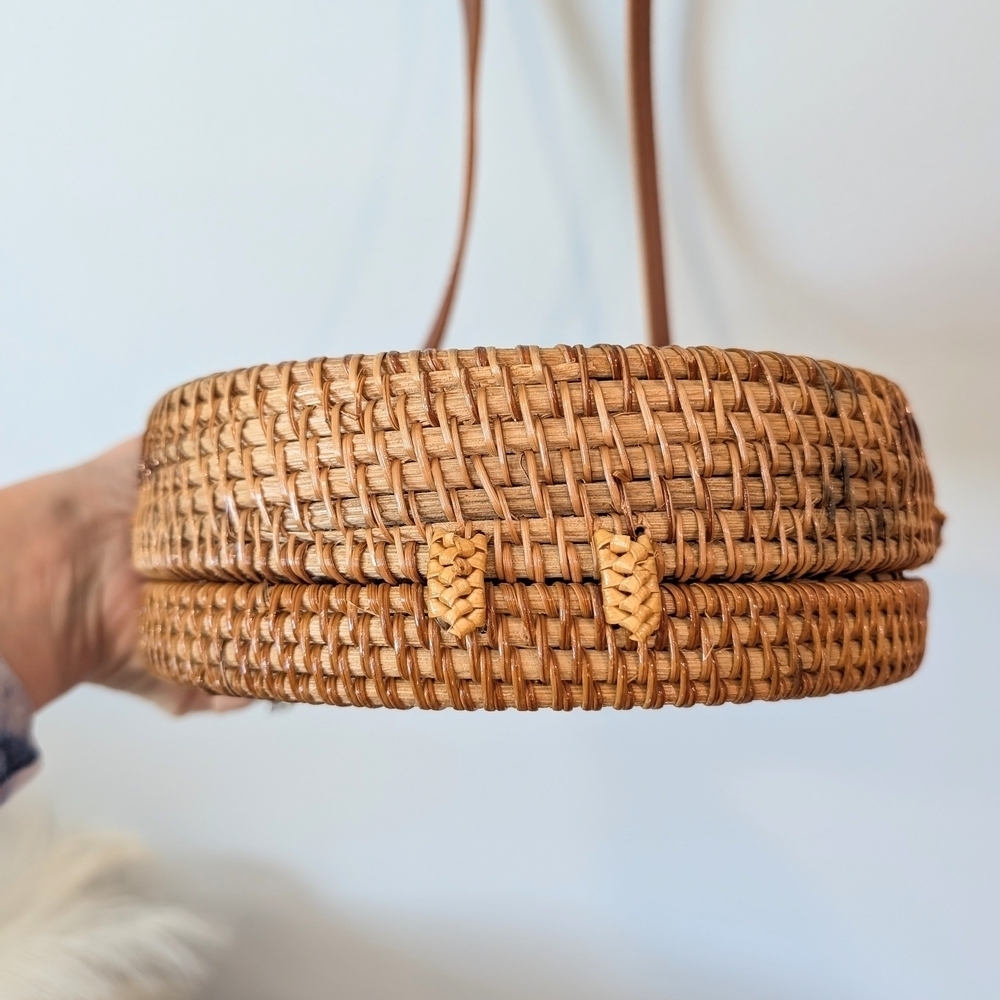 Handcrafted Tan Rattan Crossbody Bag - Picture 6 of 7